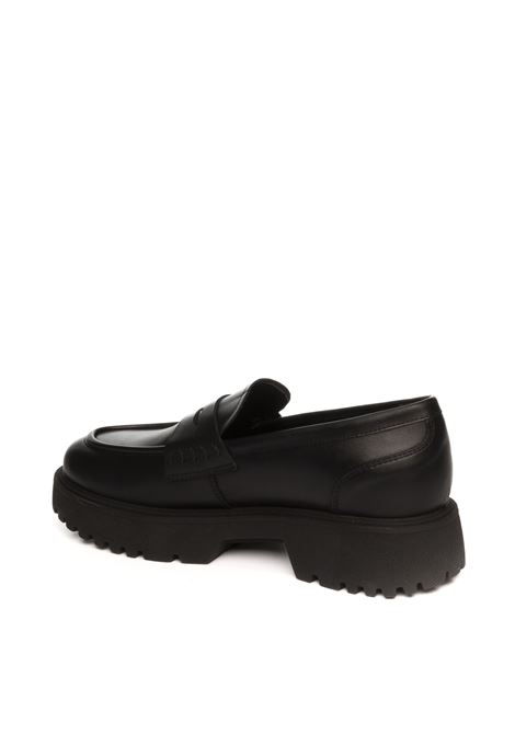 Black leather loafer NERO GIARDINI | 411400GUANTO-100